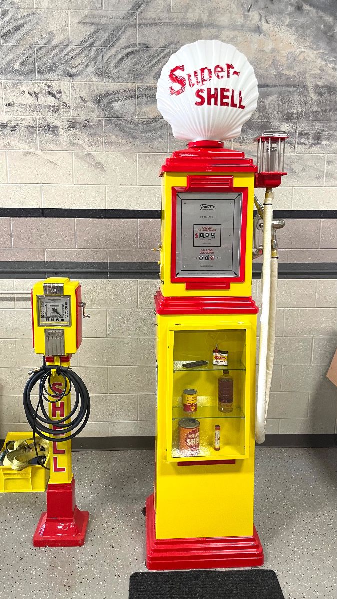  SUPER SHELL MODEL 34,  THIS PUMP HAS BEEN PROFESSIONALLY RESTORED, THE TOKHEIM 34 IS ONE OF THE MOST DESIRABLE ART DECO PUMPS EVER MADE.  FINISHED IN A CLASSIC SUPER SHELL GASOLINE MOTIF.   INCLUDES ITEMS IN DISPLAY CASE IN FRONT AS SHOWN. 95 INCHES HIGH- 28 INCHES WIDE- 17 INCHES DEEP