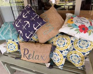 Outdoor throw pillows