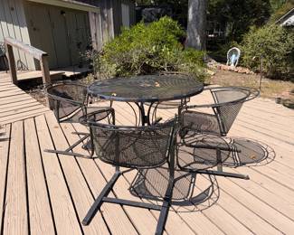 Metal Round table with 4 chairs