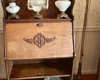 Small Secretary