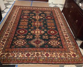 Rug Measurements: 7'11" x 10'2"