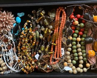 Assorted jewelry 