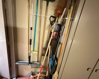 Garden | Rakes, brooms, shovels