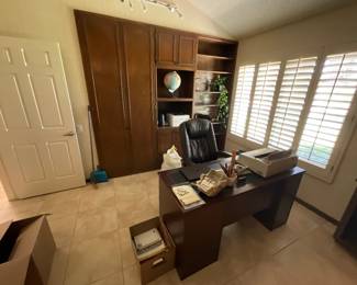 Office supplies | Brown desk