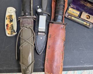 Various vintage knives & Gillette razor kit.