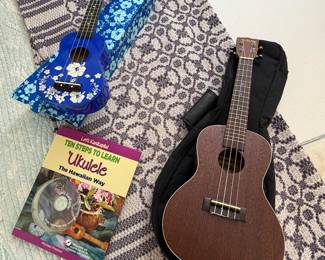 Ukulele's.