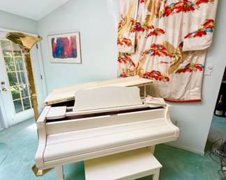 Beautiful Young Chang baby grand piano.