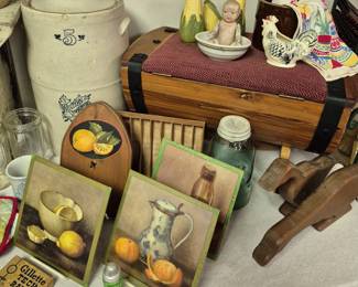 Many small frmaed decor prints