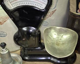 General store Toledo "Honest Weight" scale model #4605 BB complete with scoop 