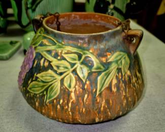 Pottery. Roseville "Wisteria"