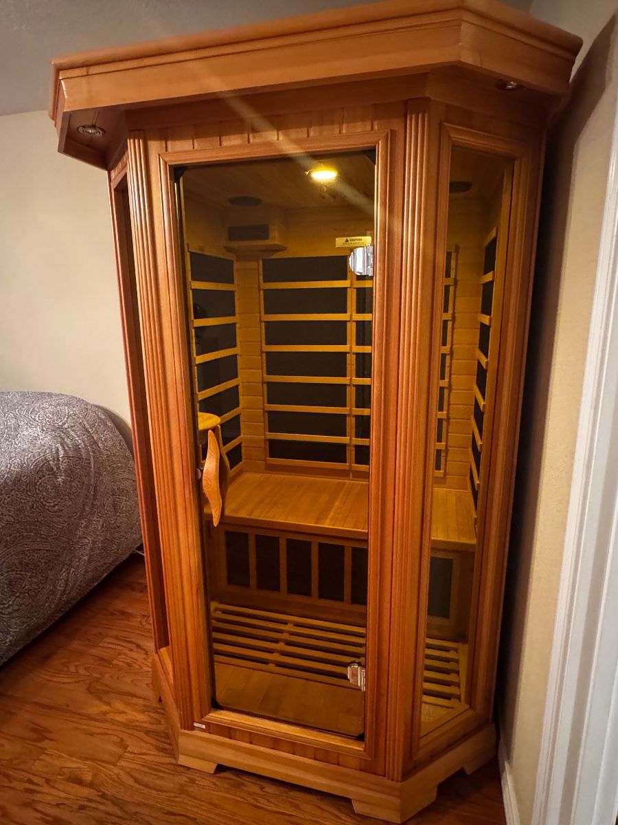 Golden Designs 2 person infrared sauna with Stereo