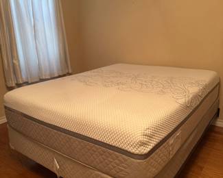 Sealy Posturepedic Hybrid Majesty Queen