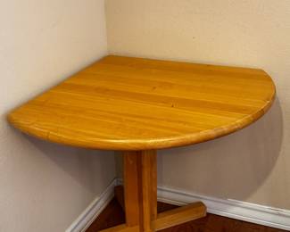 Corner Pedestal Table
