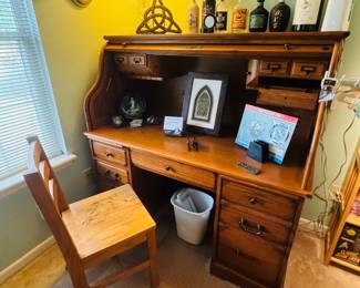 American Lifestyles Oak Roll Top Desk