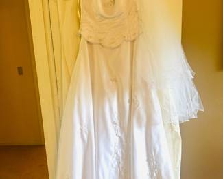 Bridal Gown and Veil Size Small