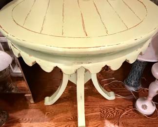 Scalloped Edge Pedestal Table Style