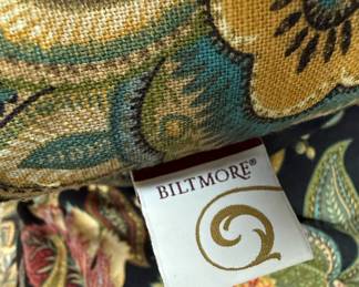 Biltmore Collection Floral King-Size Pillows and Quilt
