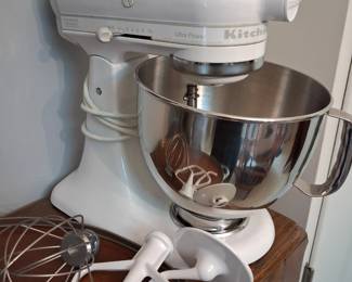 Like new ! Kitchen Aid mixer