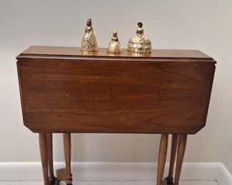 Antique Gateleg drop leaf table.