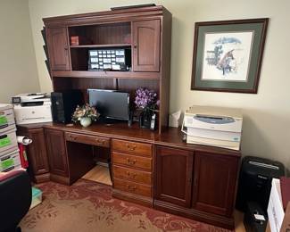 Lexington Furniture Cherry Traditional Style Computer Desk with Hutch