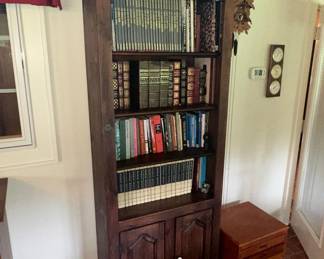Traditional Style Wooden Bookcase with Lower Cabinet
