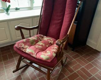 Traditional Style Spindle Rocking Chair