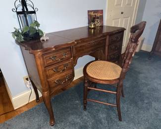 Queen Anne Style Vanity Desk
