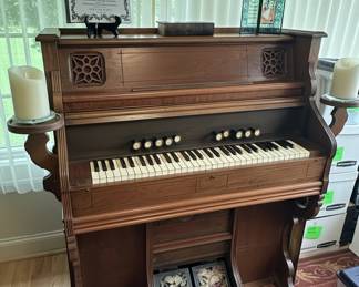 Victorian Parlor Pump Organ