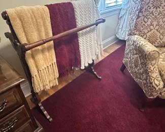 Traditional Style Wooden Quilt Rack