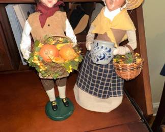 Byers Choice Carolers Thanksgiving Pilgrim Couple Style Figurines