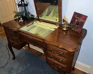 Queen Anne Style Vanity Desk