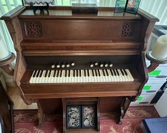 Victorian Parlor Pump Organ