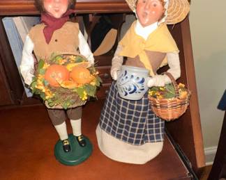 Byers' Choice Williamsburg Exclusive Harvest Couple Carolers