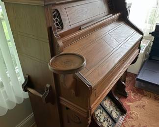 Victorian Parlor Pump Organ