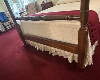 Traditional Style Four-Poster Canopy Bed
