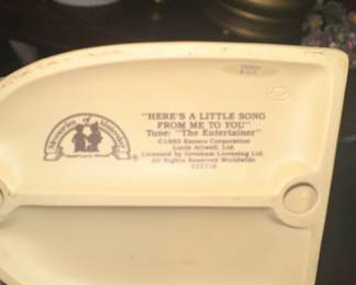Enesco Memories of Yesterday "Here's a Little Song From Me To You" Music Box