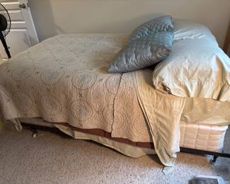 Double Mattress/Box Spring/metal Frame