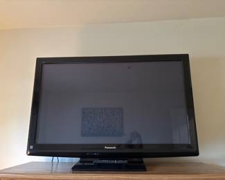 Panasonic TV w/Remote