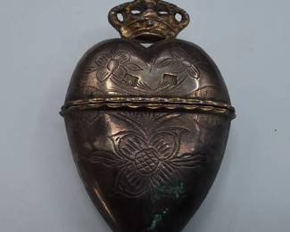 Scandinavian Silver Hovedvandsæg? (Heart-Shaped Vinaigrette) with Crown Finial