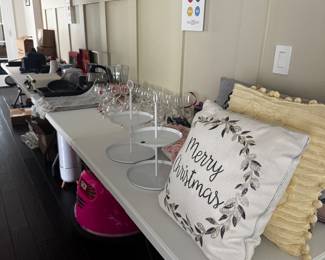 home decor, kitchen appliances and electronic items ranging from $1-$15