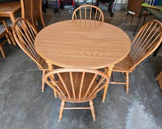 Dinette Table (Inc one leaf not pictured)