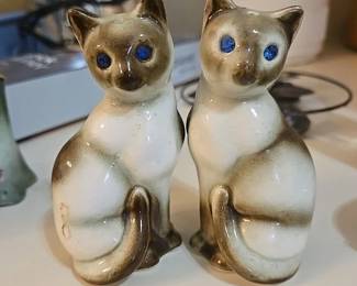 Vtg Siamese Cats Salt & Pepper Shakers