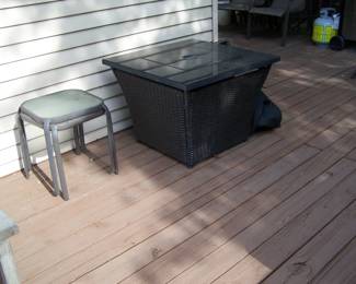 FIRE PIT & SIDE TABLES