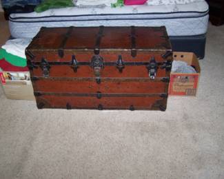OLD STEAMER TRUNK