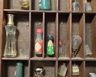 Vintage Hamilton Wooden Printers Tray with Miniature Collection third image