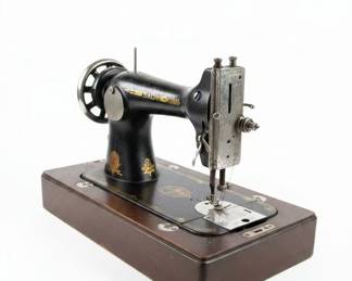 Vintage Singer K Sewing Machine with Bentwood Case third image
