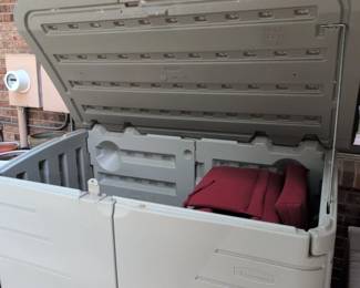 Rubbermaid SplitLid Deck Storage Shed second image