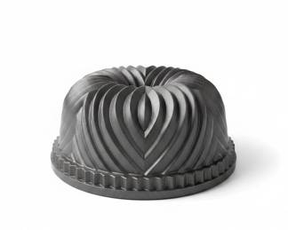 Nordic Ware Geometric Cast Aluminum Bundt Pan second image