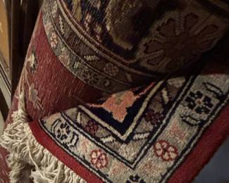 TraditionalStyle MachineMade Area Rug second image