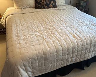Beige Tufted Quilt and Bedding Set